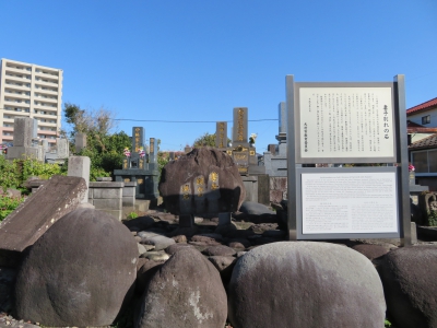    The prisoners said farewell to their families, drank water together (tradition for final parting), and were taken to the martyrdom.  The stone wet with their tear is said to never be covered in moss.